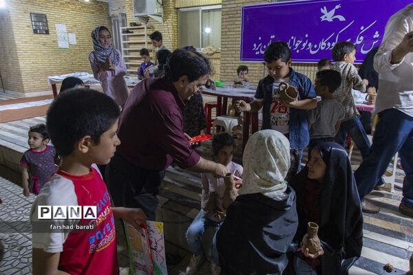 نمایشگاه نقاشی و سفالگری کودکان در دفتر امام جمعه یزد