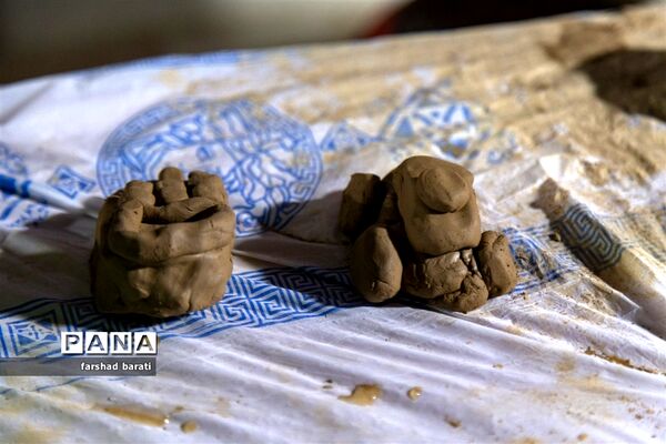 نمایشگاه نقاشی و سفالگری کودکان در دفتر امام جمعه یزد