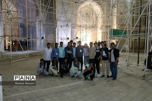 بازدید دانش‌آموزان شرکت کننده در مسابقات سراسری قرآن عترت و نماز از گنبد سلطانیه