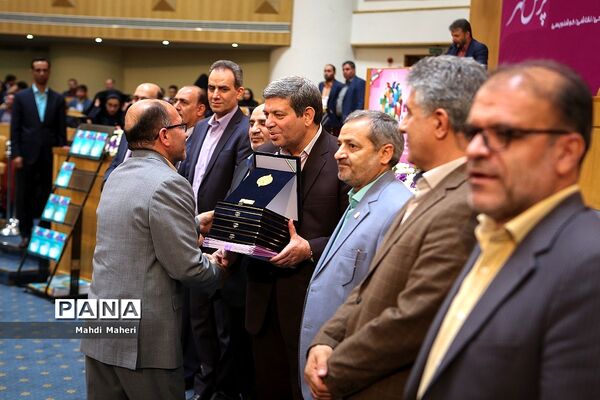 نوزدهمین کنگره ملی پرسش مهر ریاست جمهوری