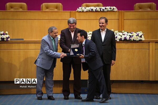 نوزدهمین کنگره ملی پرسش مهر ریاست جمهوری