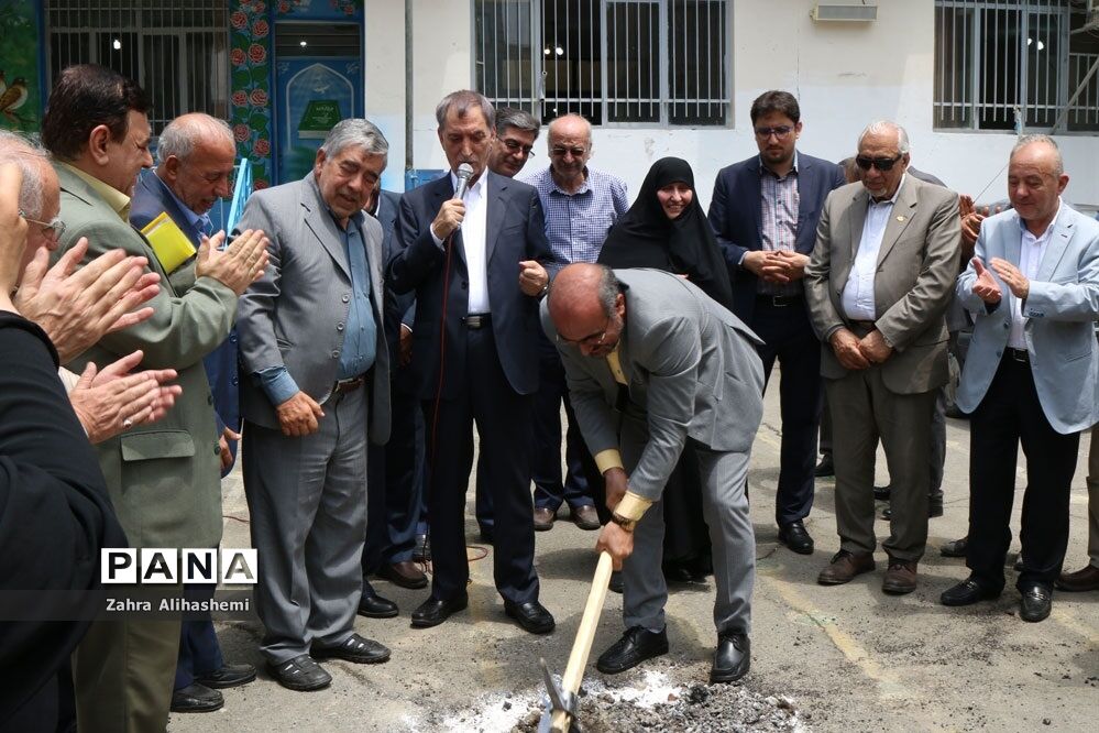 مراسم کلنگ زنی دبستان شهید ادیبی در منطقه 14