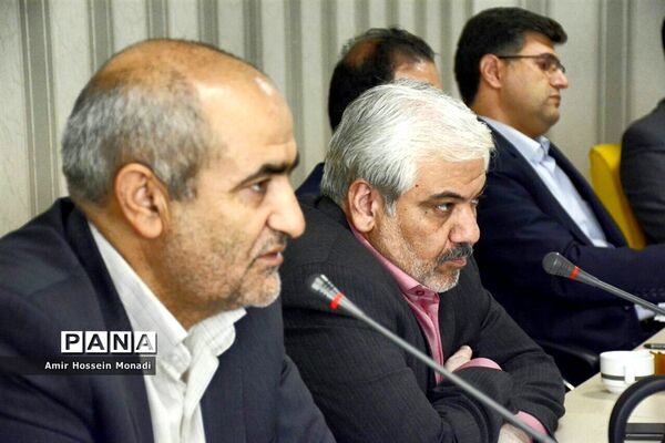 جلسه مشترک معاون وزیر و شورای معاونان اداره‌کل آموزش و پرورش استان آذربایجان شرقی