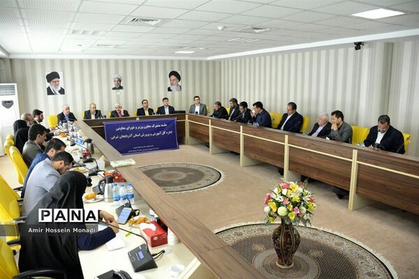 جلسه مشترک معاون وزیر و شورای معاونان اداره‌کل آموزش و پرورش استان آذربایجان شرقی