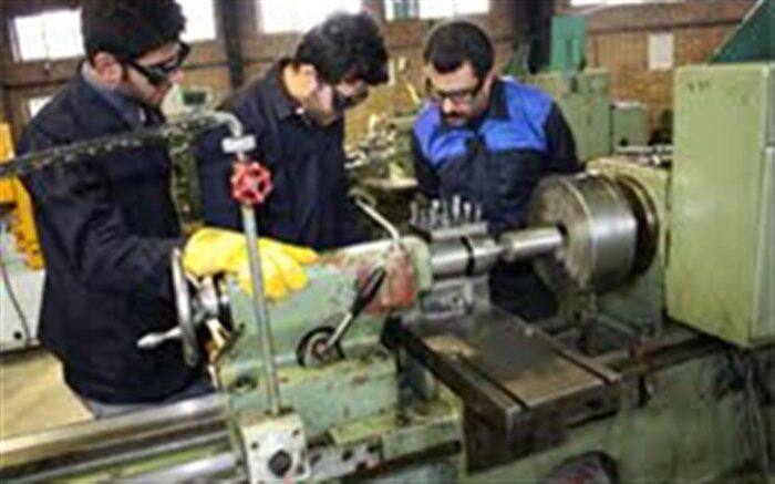 مهارت آموزی شاغلان فاقد مهارت از اولویت برنامه های آموزشی فنی و حرفه ای است