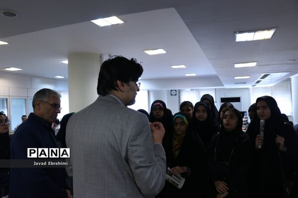بازدید دانش‌آموزان دختر دوره‌‌های تابستانه سازمان دانش‌آموزی خراسان رضوی  از موسسه فرهنگی شهر آرا مشهد