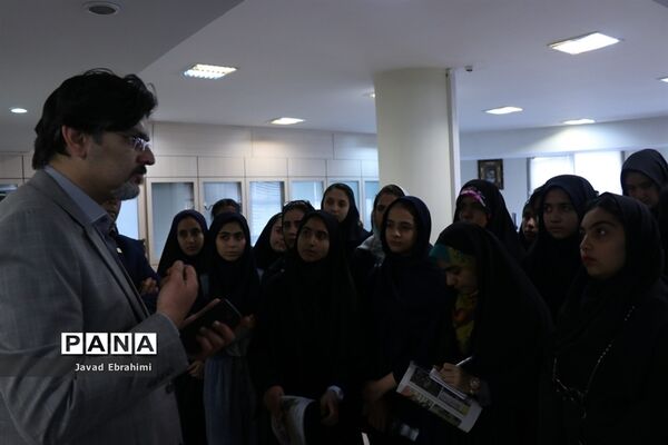 بازدید دانش‌آموزان دختر دوره‌‌های تابستانه سازمان دانش‌آموزی خراسان رضوی  از موسسه فرهنگی شهر آرا مشهد