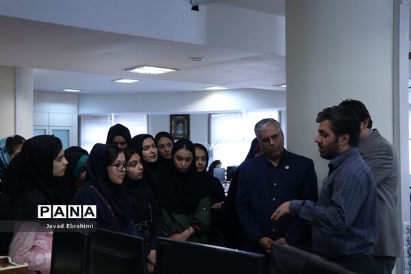 بازدید دانش‌آموزان دختر دوره‌‌های تابستانه سازمان دانش‌آموزی خراسان رضوی  از موسسه فرهنگی شهر آرا مشهد