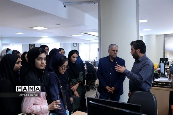 بازدید دانش‌آموزان دختر دوره‌‌های تابستانه سازمان دانش‌آموزی خراسان رضوی  از موسسه فرهنگی شهر آرا مشهد