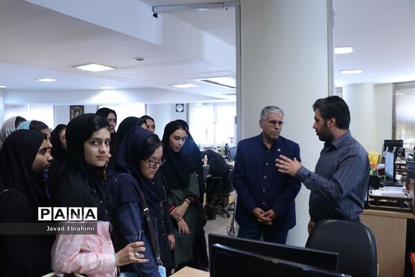 بازدید دانش‌آموزان دختر دوره‌‌های تابستانه سازمان دانش‌آموزی خراسان رضوی  از موسسه فرهنگی شهر آرا مشهد