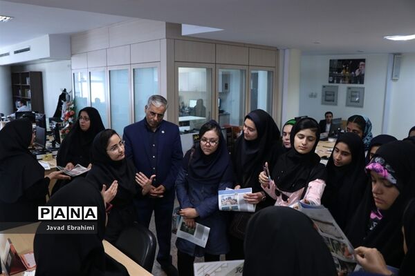 بازدید دانش‌آموزان دختر دوره‌‌های تابستانه سازمان دانش‌آموزی خراسان رضوی  از موسسه فرهنگی شهر آرا مشهد