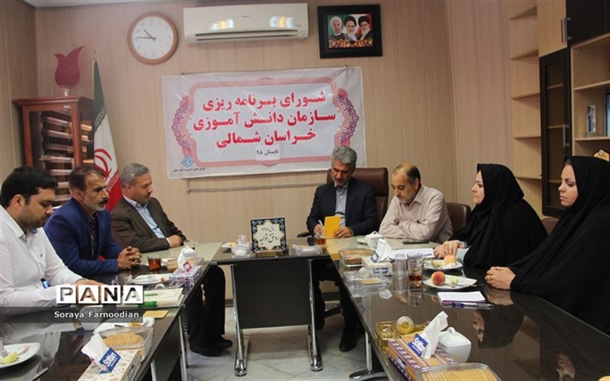 تشکل های دانش آموزی وروددانش آموزان به عرصه  اجتماعی  را فراهم می نماید