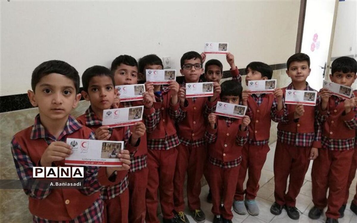 کمک 10 میلیون ریالی دانش آموزان دبستان پسرانه علامه حلی 1 دوره اول