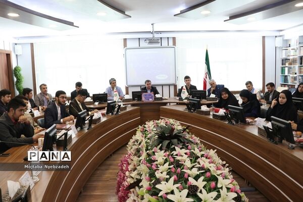 نشست نمایندگان تشکل‌های دانش‌آموزی خراسان رضوی با مدیرکل آموزش و پرورش استان