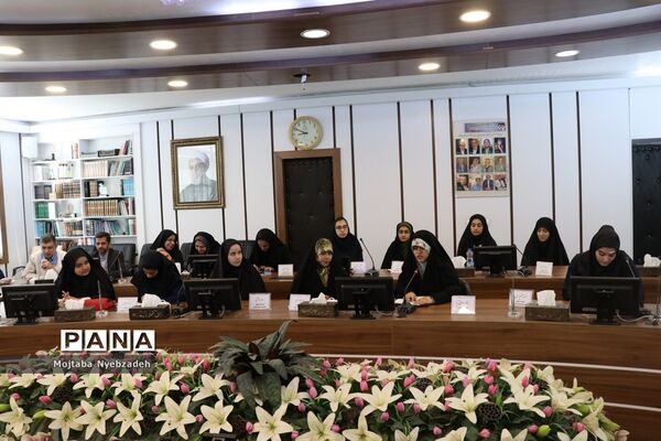 نشست نمایندگان تشکل‌های دانش‌آموزی خراسان رضوی با مدیرکل آموزش و پرورش استان