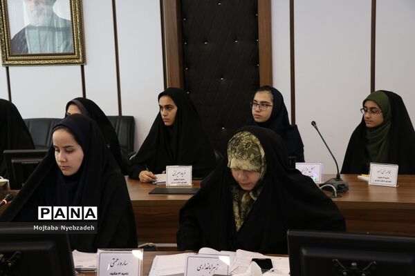 نشست نمایندگان تشکل‌های دانش‌آموزی خراسان رضوی با مدیرکل آموزش و پرورش استان