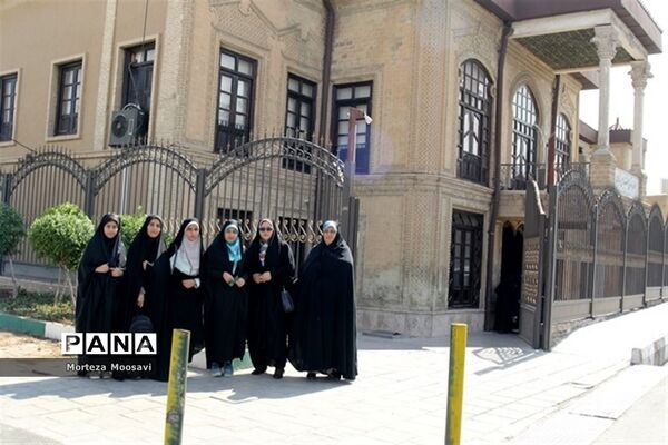 بازدید دانش‌آموزان شرکت کننده در مسابقات قرآن از نقاط دیدنی شهر زنجان