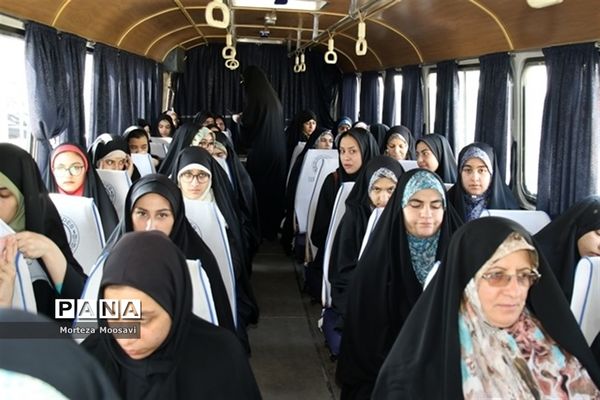 بازدید دانش‌آموزان شرکت کننده در مسابقات قرآن از نقاط دیدنی شهر زنجان