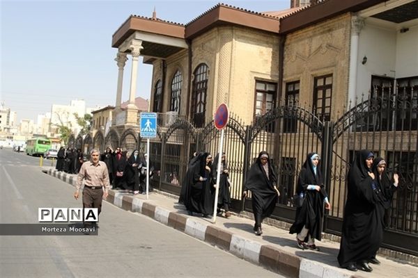 بازدید دانش‌آموزان شرکت کننده در مسابقات قرآن از نقاط دیدنی شهر زنجان