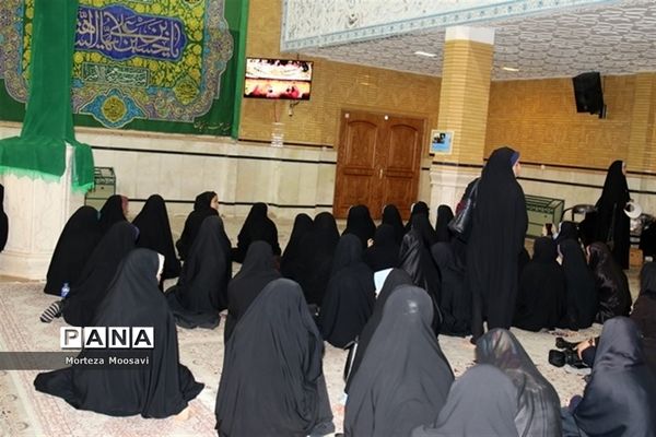 بازدید دانش‌آموزان شرکت کننده در مسابقات قرآن از نقاط دیدنی شهر زنجان