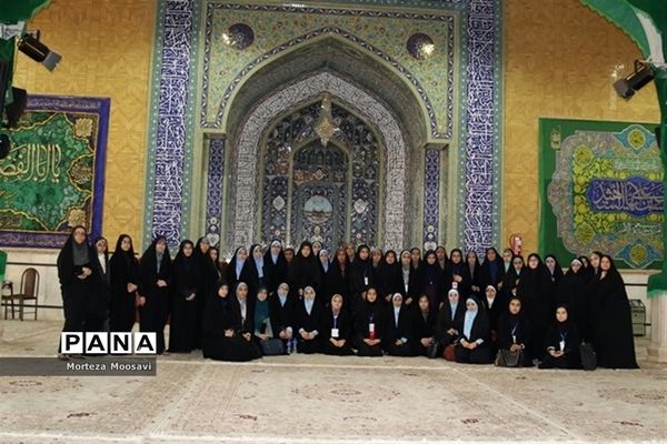 بازدید دانش‌آموزان شرکت کننده در مسابقات قرآن از نقاط دیدنی شهر زنجان