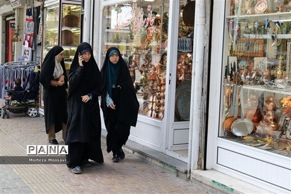 بازدید دانش‌آموزان شرکت کننده در مسابقات قرآن از نقاط دیدنی شهر زنجان