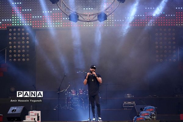 هشتمین شب از بیست و دومین جشنواره تابستانی کیش