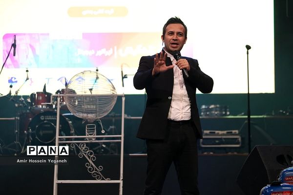 هشتمین شب از بیست و دومین جشنواره تابستانی کیش