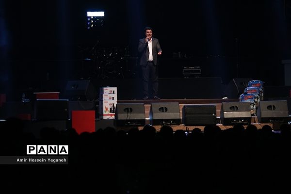 هشتمین شب از بیست و دومین جشنواره تابستانی کیش