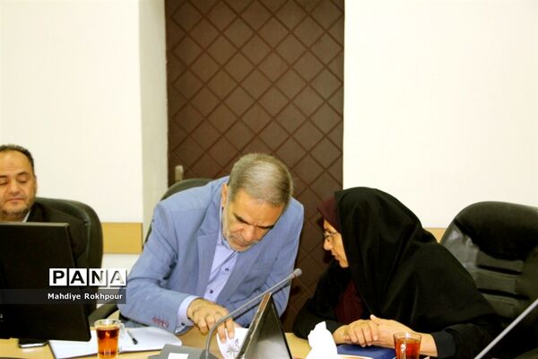 چهارمین نشست کارگروه ساماندهی ونظارت بر لباس فرم مدارس