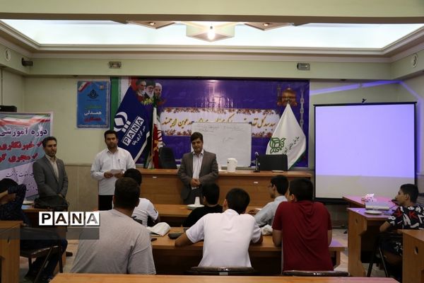 کلاس‌های خبرنگاری و مجریگری سازمان دانش‌آموزی خراسان رضوی