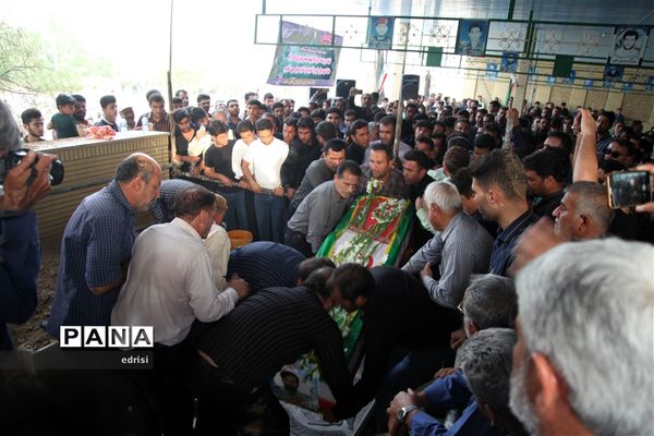 وداع باشکوه با پیکرسرهنگ شهیدعباس بهروزی درخِشت