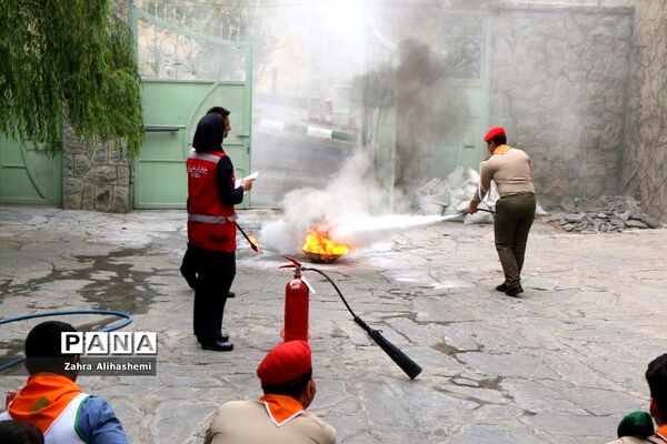 اردوی پیشتازان شهر تهران با شعار همفکری، همدلی و همکاری