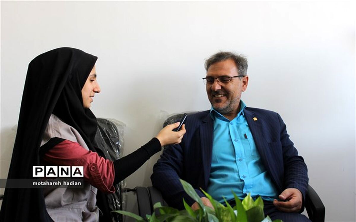 مهارت آموزی  و کسب تخصص به منظور آشنایی دانش آموزان با بازار کار و تولید بسیار موثر است