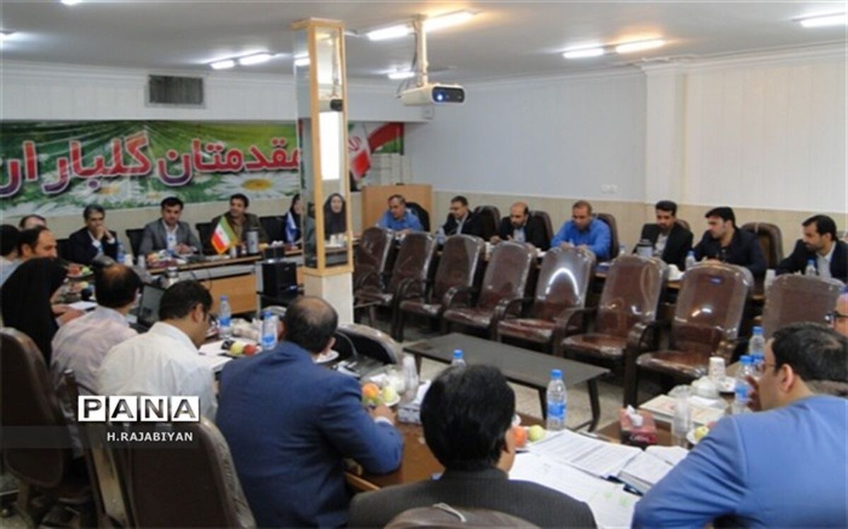 بررسی وضعیت ساماندهی نیروی انسانی درشهرستان برخوار