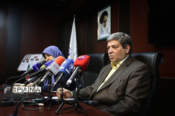 تجلیل از مدال‌آوران و شرکت کنندگان در المپیاد ریاضی لندن و المپیادی‌های فیزیک
