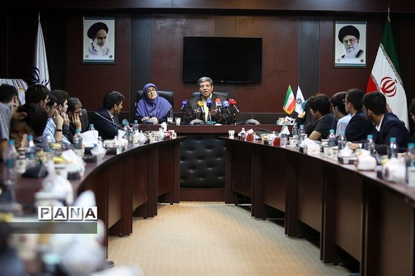 تجلیل از مدال‌آوران و شرکت کنندگان در المپیاد ریاضی لندن و المپیادی‌های فیزیک