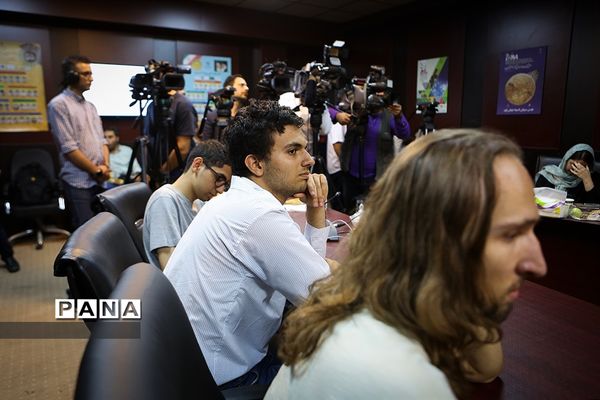 تجلیل از مدال‌آوران و شرکت کنندگان در المپیاد ریاضی لندن و المپیادی‌های فیزیک