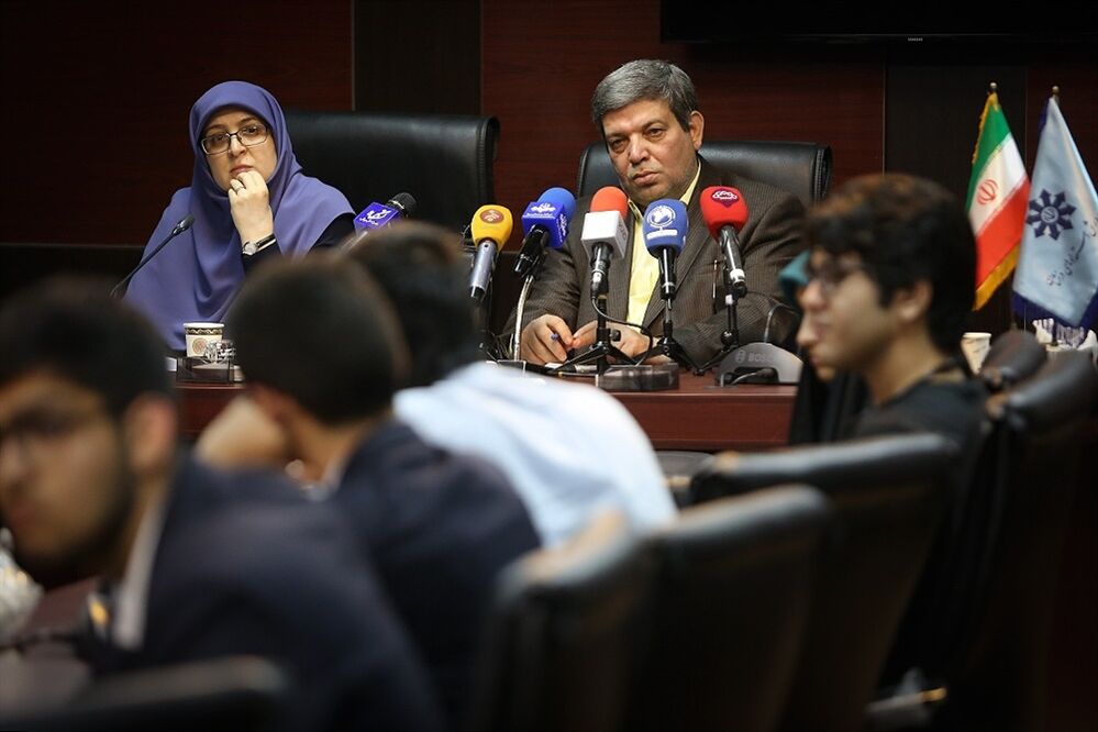 تجلیل از مدال‌آوران و شرکت کنندگان در المپیاد ریاضی لندن و المپیادی‌های فیزیک