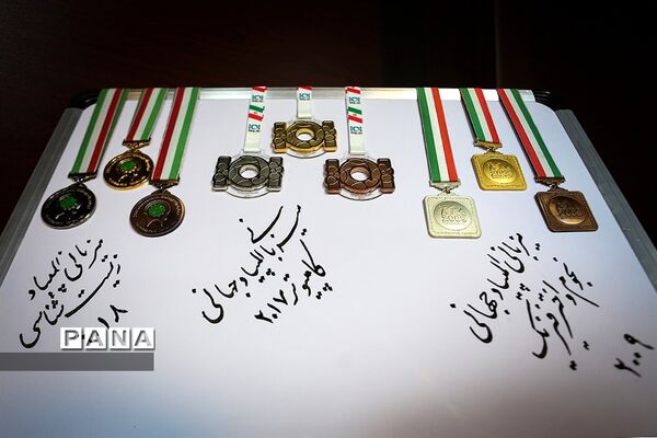 تجلیل از مدال‌آوران و شرکت کنندگان در المپیاد ریاضی لندن و المپیادی‌های فیزیک