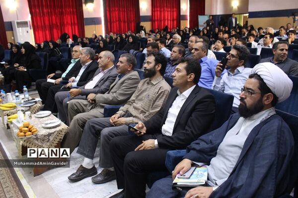 مراسم تجلیل از تسهیل گران برترطرح مشارکت اجتماعی دانش آموزان درپیشگیری از آسیب های اجتماعی استان آذربایجان شرقی