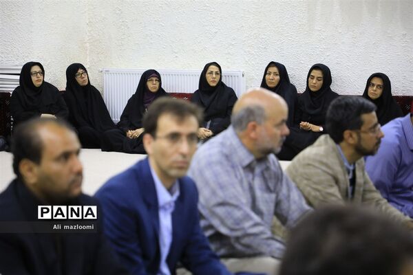 دیدار مدیرکل و جمعی از کارکنان سازمان فنی و حرفه‌ای خراسان جنوبی با حجت الاسلام و المسلمین حاج آقای عبادی