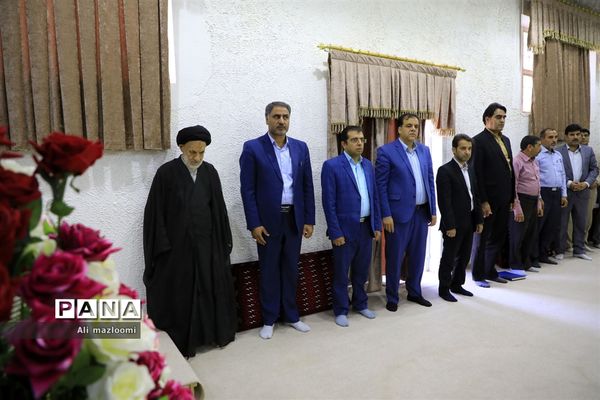 دیدار مدیرکل و جمعی از کارکنان سازمان فنی و حرفه‌ای خراسان جنوبی با حجت الاسلام و المسلمین حاج آقای عبادی