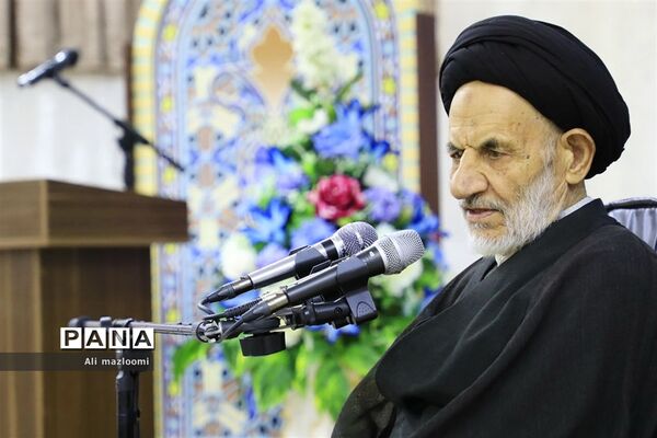 دیدار مدیرکل و جمعی از کارکنان سازمان فنی و حرفه‌ای خراسان جنوبی با حجت الاسلام و المسلمین حاج آقای عبادی