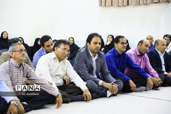 دیدار مدیرکل و جمعی از کارکنان سازمان فنی و حرفه‌ای خراسان جنوبی با حجت الاسلام و المسلمین حاج آقای عبادی