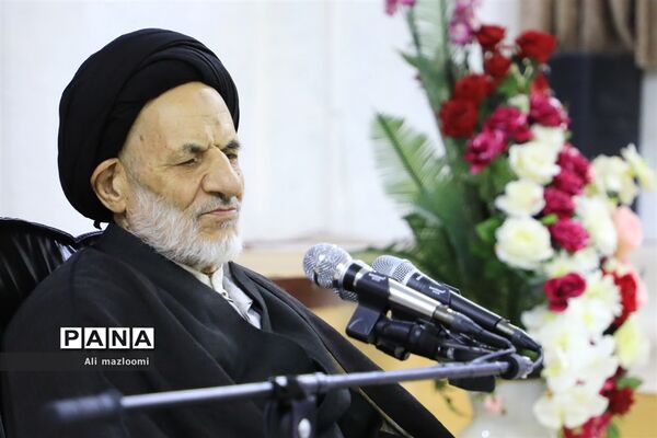 دیدار مدیرکل و جمعی از کارکنان سازمان فنی و حرفه‌ای خراسان جنوبی با حجت الاسلام و المسلمین حاج آقای عبادی
