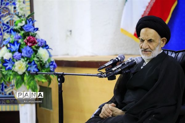 دیدار مدیرکل و جمعی از کارکنان سازمان فنی و حرفه‌ای خراسان جنوبی با حجت الاسلام و المسلمین حاج آقای عبادی