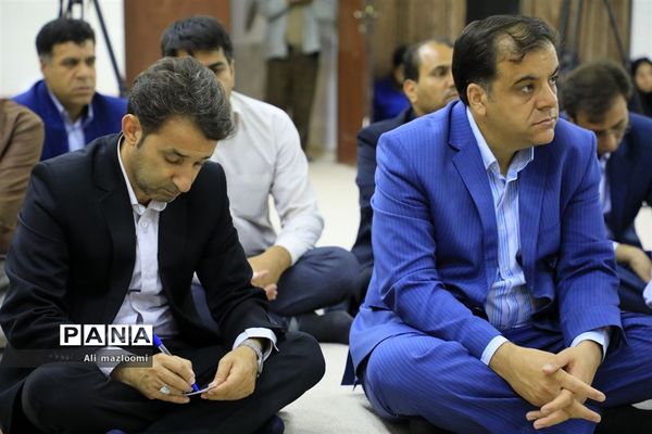 دیدار مدیرکل و جمعی از کارکنان سازمان فنی و حرفه‌ای خراسان جنوبی با حجت الاسلام و المسلمین حاج آقای عبادی