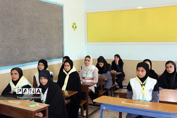 بازدید مدیر سازمان دانش‌آموزی استان از پایگاه‌های اوقات فراغت پیشتازان دختر