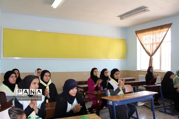 بازدید مدیر سازمان دانش‌آموزی استان از پایگاه‌های اوقات فراغت پیشتازان دختر